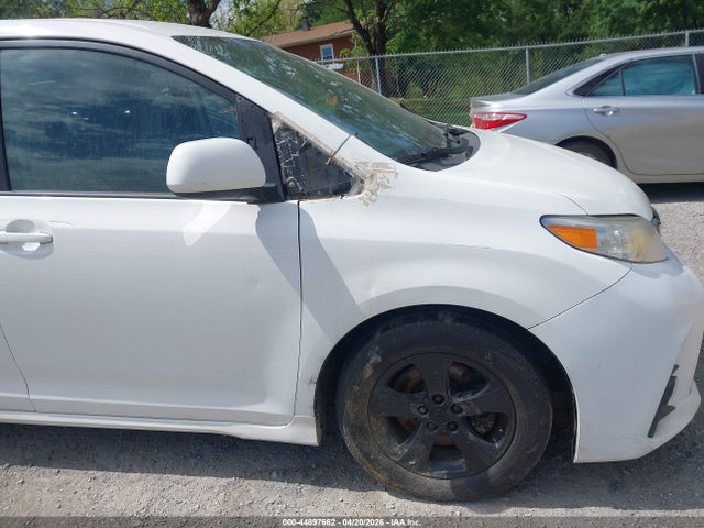 Продажа на аукционе авто 2018 Toyota Sienna Le 8 Passenger, vin: 5TDKZ3DC3JS902077, номер лота: 44897662