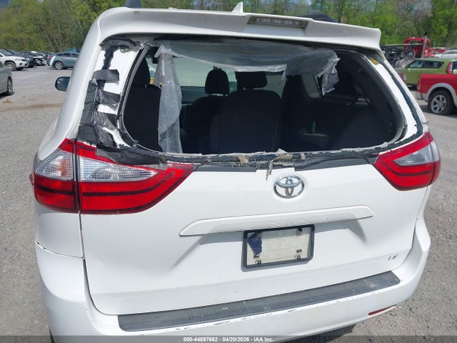 Продажа на аукционе авто 2018 Toyota Sienna Le 8 Passenger, vin: 5TDKZ3DC3JS902077, номер лота: 44897662