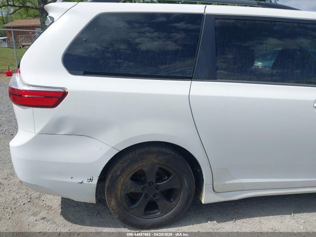 Продажа на аукционе авто 2018 Toyota Sienna Le 8 Passenger, vin: 5TDKZ3DC3JS902077, номер лота: 44897662