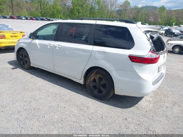 Продажа на аукционе авто 2018 Toyota Sienna Le 8 Passenger, vin: 5TDKZ3DC3JS902077, номер лота: 44897662