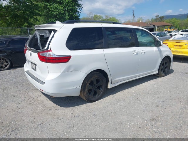 Продажа на аукционе авто 2018 Toyota Sienna Le 8 Passenger, vin: 5TDKZ3DC3JS902077, номер лота: 44897662