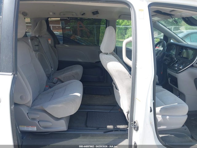 Продажа на аукционе авто 2018 Toyota Sienna Le 8 Passenger, vin: 5TDKZ3DC3JS902077, номер лота: 44897662