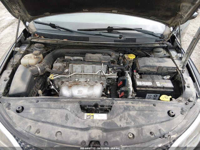 1C3CCCFB7GN153734 Chrysler 200 LX