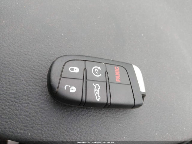 1C3CCCFB7GN153734 Chrysler 200 LX