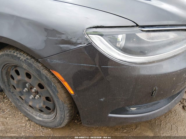 1C3CCCFB7GN153734 Chrysler 200 LX
