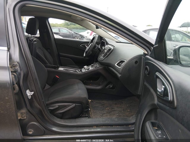 1C3CCCFB7GN153734 Chrysler 200 LX