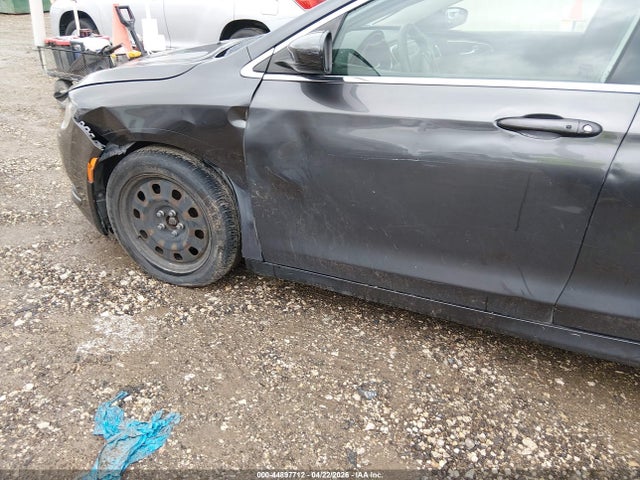 1C3CCCFB7GN153734 Chrysler 200 LX