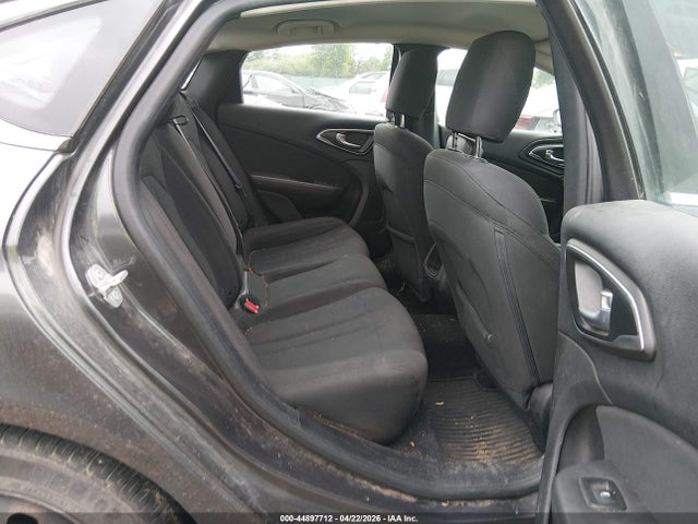1C3CCCFB7GN153734 Chrysler 200 LX