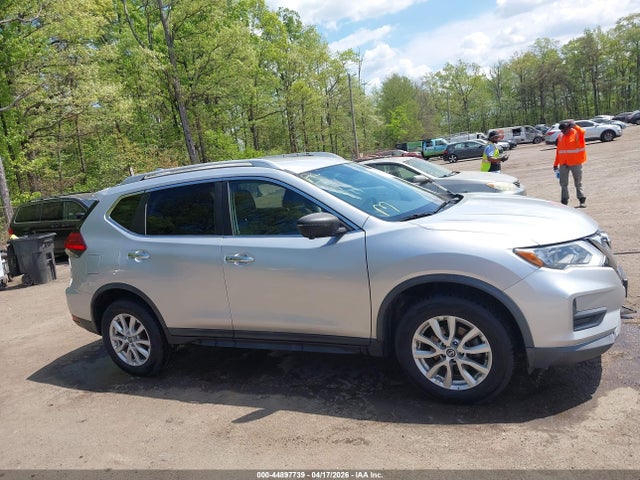 44897739 :رقم المزاد ، KNMAT2MV9HP516387 vin ، 2017 Nissan Rogue Sv مزاد بيع