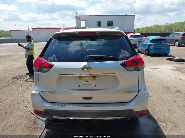 44897739 :رقم المزاد ، KNMAT2MV9HP516387 vin ، 2017 Nissan Rogue Sv مزاد بيع