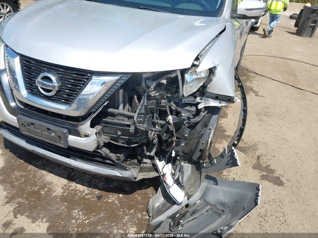 44897739 :رقم المزاد ، KNMAT2MV9HP516387 vin ، 2017 Nissan Rogue Sv مزاد بيع