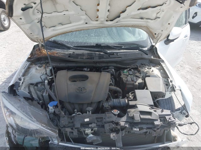 44897811 :رقم المزاد ، 3MYDLBJV3LY701285 vin ، 2020 Toyota Yaris Le مزاد بيع