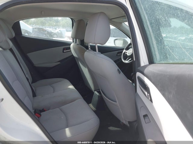 44897811 :رقم المزاد ، 3MYDLBJV3LY701285 vin ، 2020 Toyota Yaris Le مزاد بيع
