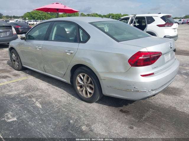 Продаж на аукціоні авто 2018 Volkswagen Passat 2.0t R-line/2.0t S, vin: 1VWAA7A35JC022270, номер лоту: 44897872