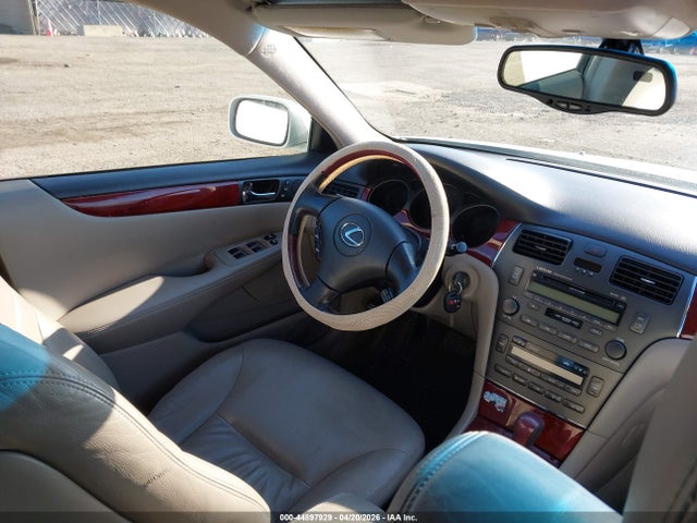 44897929 :رقم المزاد ، JTHBF30G725033054 vin ، 2002 Lexus Es 300 مزاد بيع