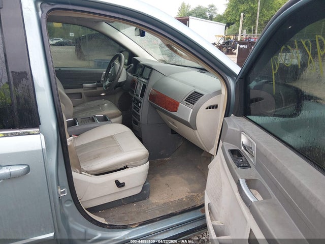2008 Chrysler Town & Country Touring მანქანა იყიდება აუქციონზე, vin: 2A8HR54P08R776264, აუქციონის ნომერი: 44898109