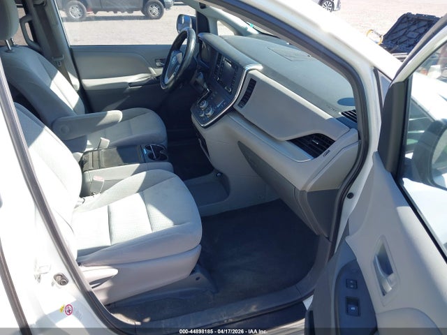 2019 TOYOTA SIENNA 5TDKZ3DC5KS979471 Photo 4