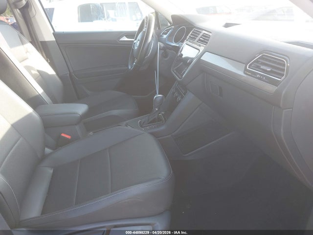 Продаж на аукціоні авто 2019 Volkswagen Tiguan 2.0t Se/2.0t Sel/2.0t Sel R-line/2.0t Sel R-line Black, vin: 3VV3B7AX8KM155196, номер лоту: 44898229