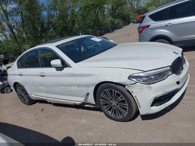 2017 Bmw 540i Xdrive მანქანა იყიდება აუქციონზე, vin: WBAJE7C31HG888214, აუქციონის ნომერი: 44898337