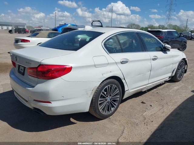 2017 Bmw 540i Xdrive მანქანა იყიდება აუქციონზე, vin: WBAJE7C31HG888214, აუქციონის ნომერი: 44898337