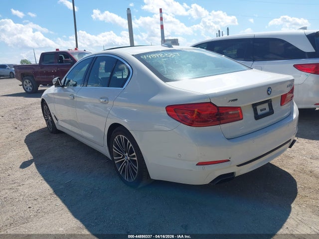 2017 Bmw 540i Xdrive მანქანა იყიდება აუქციონზე, vin: WBAJE7C31HG888214, აუქციონის ნომერი: 44898337