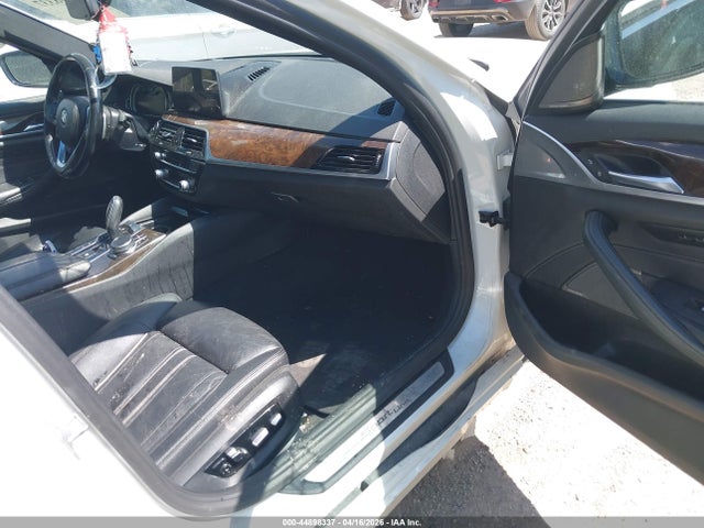 2017 Bmw 540i Xdrive მანქანა იყიდება აუქციონზე, vin: WBAJE7C31HG888214, აუქციონის ნომერი: 44898337