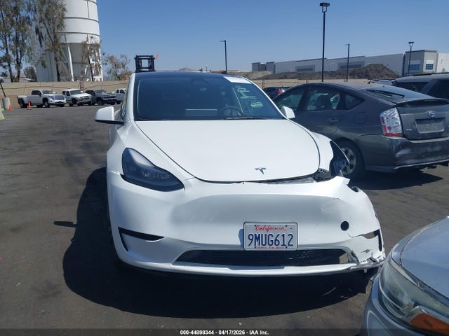 Продаж на аукціоні авто 2024 Tesla Model Y Long Range Single Motor Rear-wheel Drive/rwd, vin: 7SAYGDED8RF109082, номер лоту: 44898344