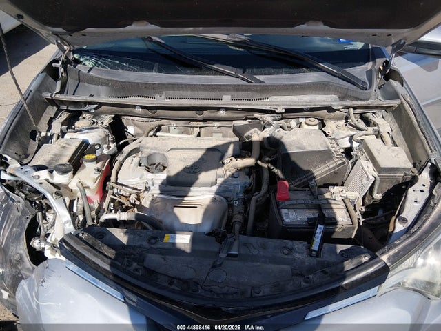 44898416 :رقم المزاد ، 2T3WFREV6JW418075 vin ، 2018 Toyota Rav4 Xle مزاد بيع