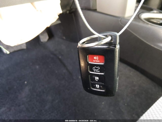 44898416 :رقم المزاد ، 2T3WFREV6JW418075 vin ، 2018 Toyota Rav4 Xle مزاد بيع