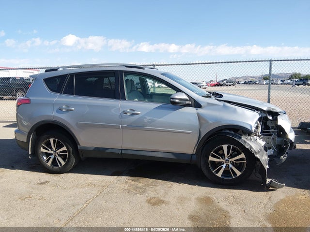 44898416 :رقم المزاد ، 2T3WFREV6JW418075 vin ، 2018 Toyota Rav4 Xle مزاد بيع