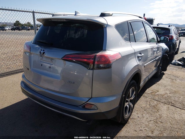 44898416 :رقم المزاد ، 2T3WFREV6JW418075 vin ، 2018 Toyota Rav4 Xle مزاد بيع