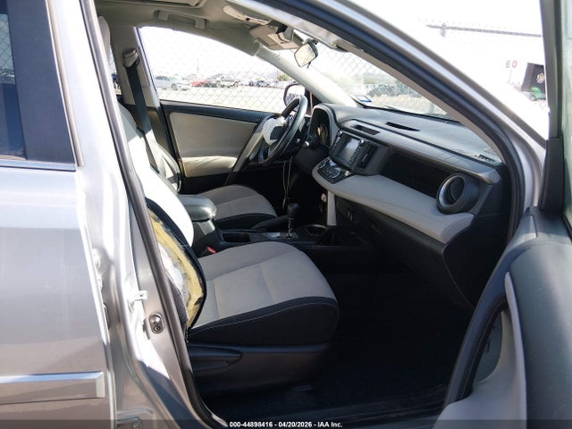 44898416 :رقم المزاد ، 2T3WFREV6JW418075 vin ، 2018 Toyota Rav4 Xle مزاد بيع