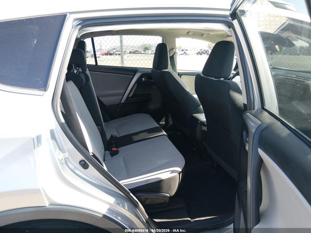 44898416 :رقم المزاد ، 2T3WFREV6JW418075 vin ، 2018 Toyota Rav4 Xle مزاد بيع