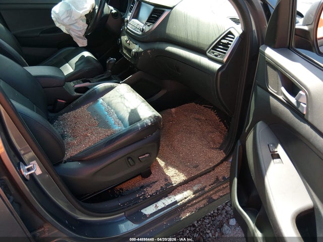 KM8J33A27GU178466 Hyundai Tucson Limited