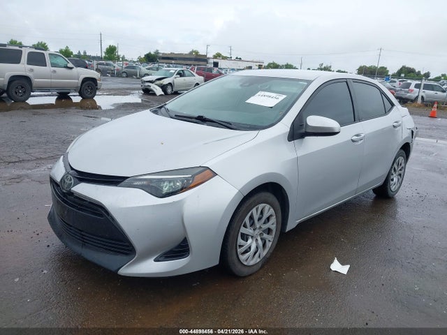 Toyota COROLLA LE 2018 5YFBURHE7JP806510 Image 2
