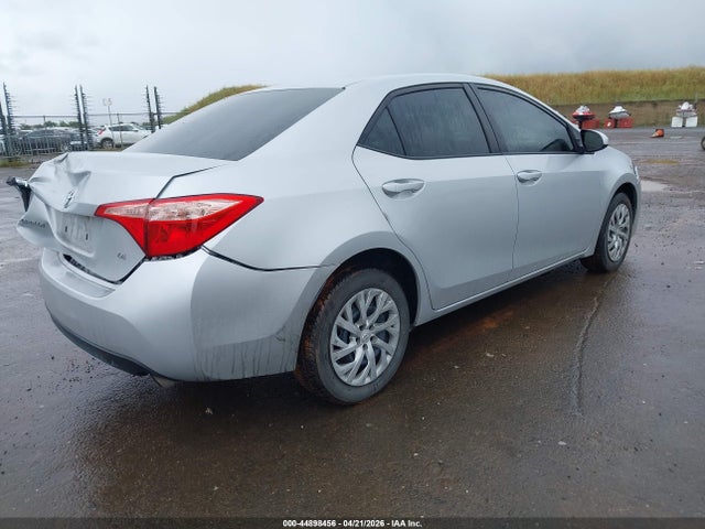 Toyota COROLLA LE 2018 5YFBURHE7JP806510 Image 4
