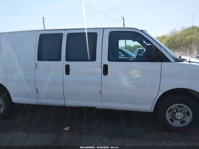 44898503 :رقم المزاد ، 1GCZGUCG9F1146483 vin ، 2015 Chevrolet Express 3500 Work Van مزاد بيع