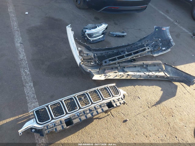 1C4SJVBT9NS212028 Jeep Wagoneer Series Ii 4x4