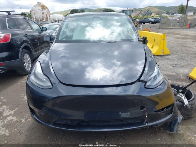 2024 Tesla Model Y Long Range Dual Motor All-wheel Drive მანქანა იყიდება აუქციონზე, vin: 7SAYGDEE4RF073772, აუქციონის ნომერი: 44898568