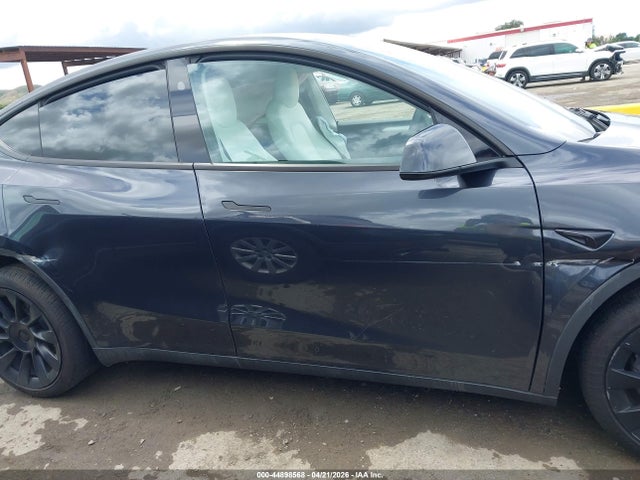 2024 Tesla Model Y Long Range Dual Motor All-wheel Drive მანქანა იყიდება აუქციონზე, vin: 7SAYGDEE4RF073772, აუქციონის ნომერი: 44898568
