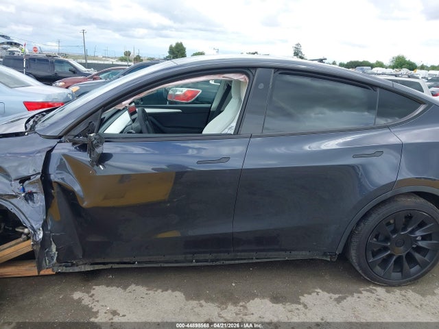 2024 Tesla Model Y Long Range Dual Motor All-wheel Drive მანქანა იყიდება აუქციონზე, vin: 7SAYGDEE4RF073772, აუქციონის ნომერი: 44898568