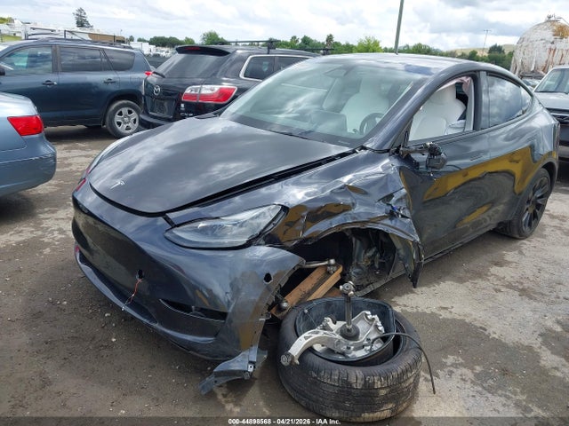 2024 Tesla Model Y Long Range Dual Motor All-wheel Drive მანქანა იყიდება აუქციონზე, vin: 7SAYGDEE4RF073772, აუქციონის ნომერი: 44898568