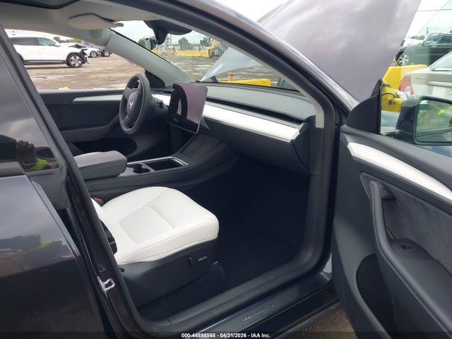 2024 Tesla Model Y Long Range Dual Motor All-wheel Drive მანქანა იყიდება აუქციონზე, vin: 7SAYGDEE4RF073772, აუქციონის ნომერი: 44898568