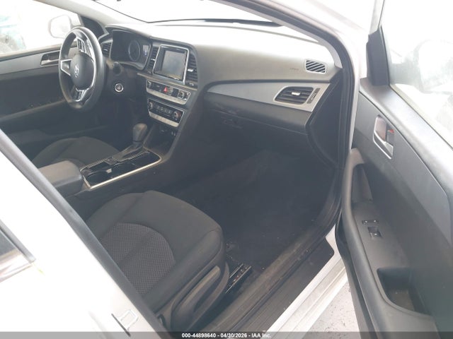 5NPE24AF0JH699919 Hyundai SONATA SE