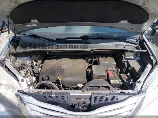 5TDJZ3DC5HS176759 Toyota Sienna Le 7 Passenger