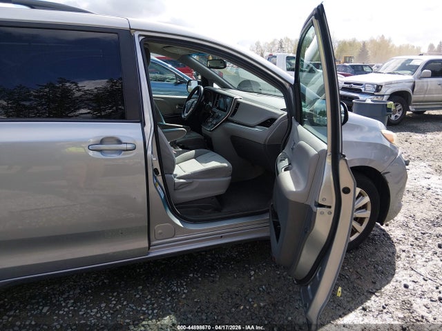 5TDJZ3DC5HS176759 Toyota Sienna Le 7 Passenger