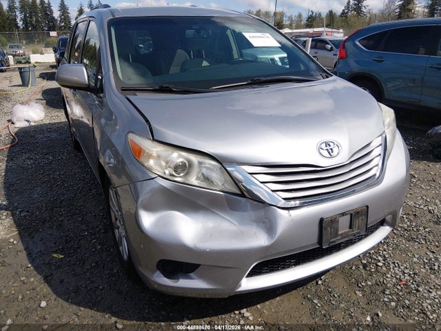 5TDJZ3DC5HS176759 Toyota Sienna Le 7 Passenger