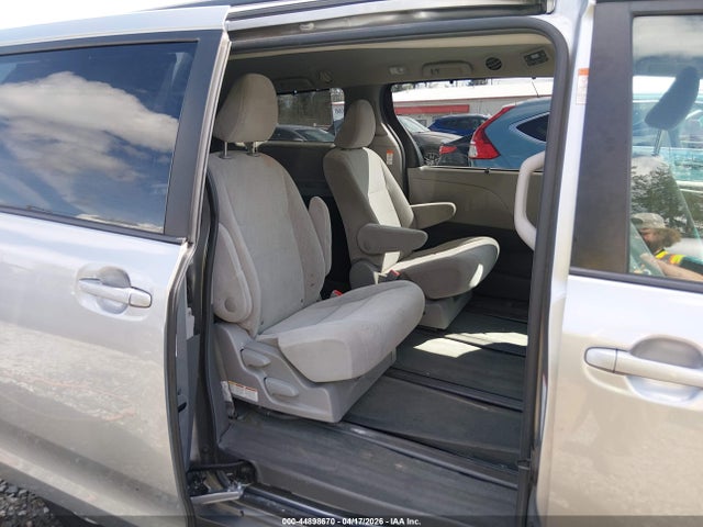 5TDJZ3DC5HS176759 Toyota Sienna Le 7 Passenger