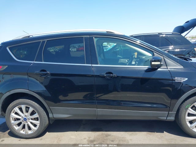 1FMCU9J98HUA26882 Ford Escape Titanium