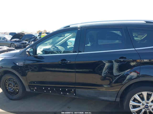 1FMCU9J98HUA26882 Ford Escape Titanium